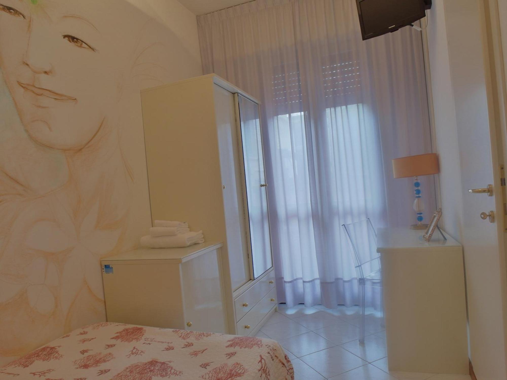 לידו דליי אסטנסי Hotel Julia מראה חיצוני תמונה
