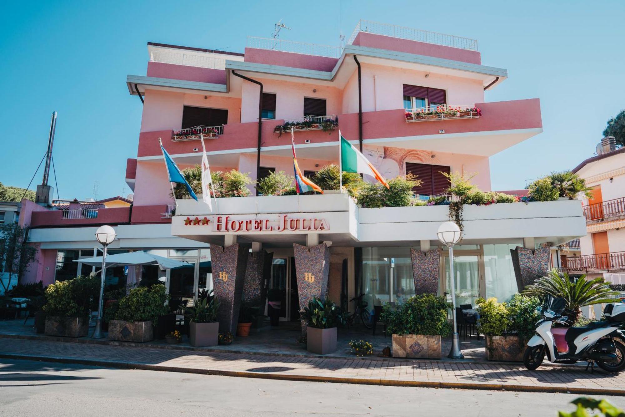 לידו דליי אסטנסי Hotel Julia מראה חיצוני תמונה