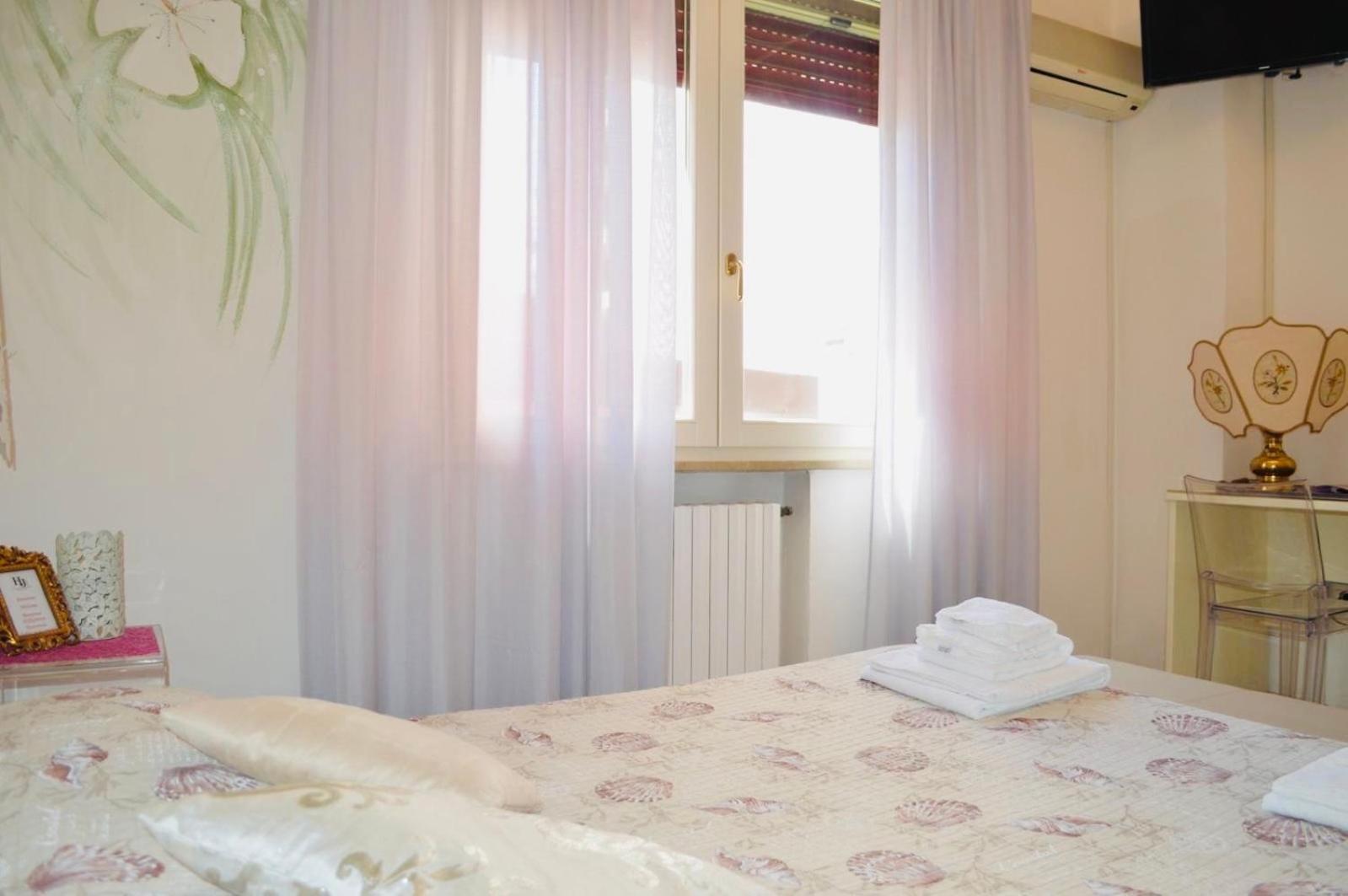 לידו דליי אסטנסי Hotel Julia מראה חיצוני תמונה