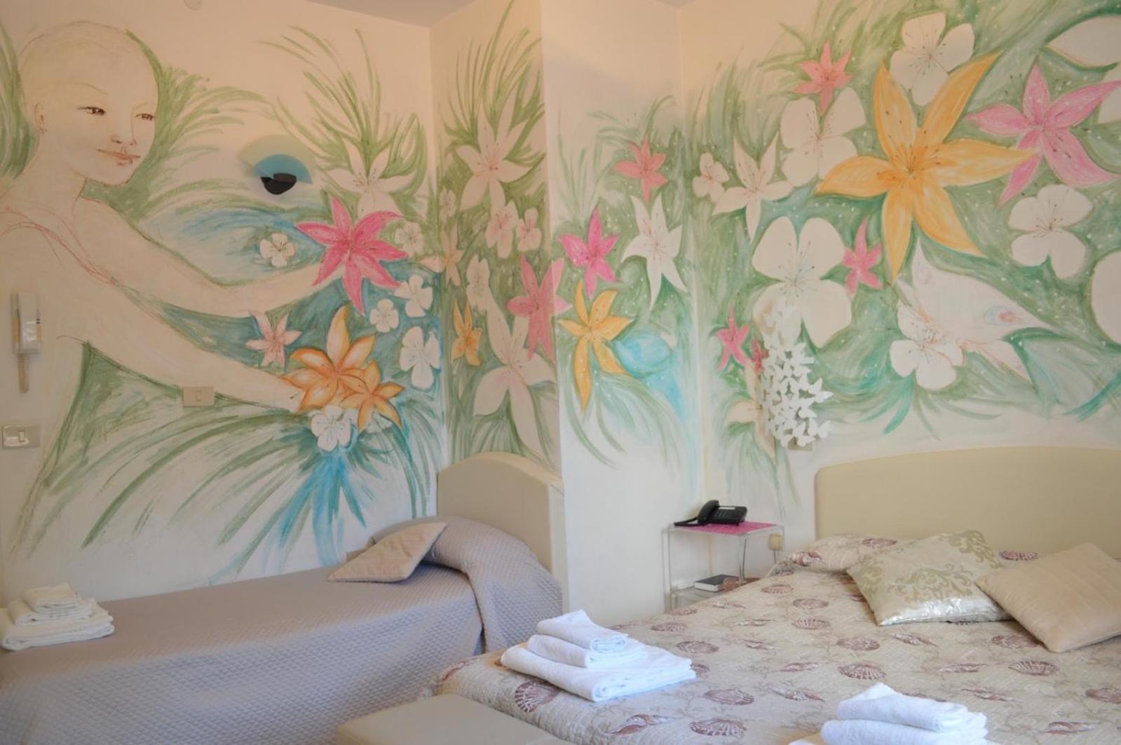לידו דליי אסטנסי Hotel Julia מראה חיצוני תמונה